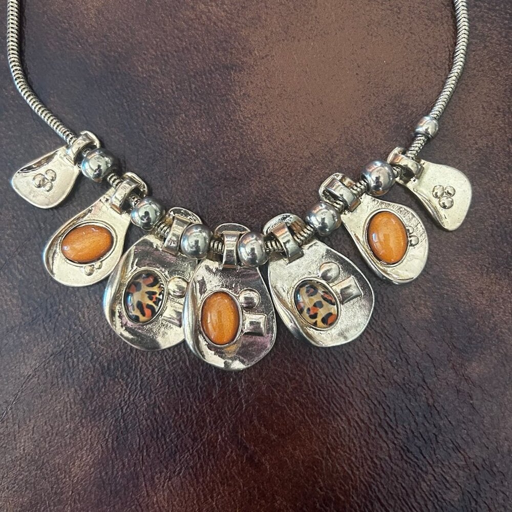 Dramatically Eye-Catching Statement Erica Lions N… - image 2